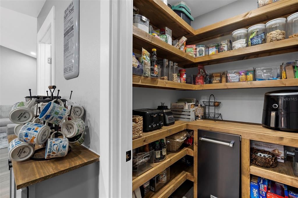 待售: $1,200,000 (3 贝兹, 3 浴室, 2710 平方英尺)