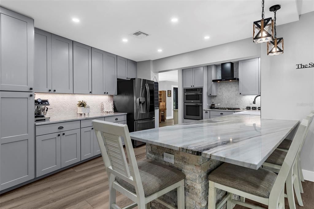 待售: $1,200,000 (3 贝兹, 3 浴室, 2710 平方英尺)