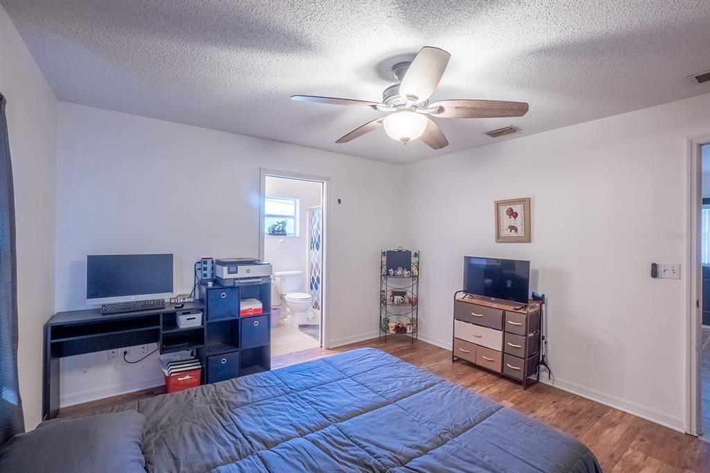 Active With Contract: $244,900 (3 beds, 2 baths, 1116 Square Feet)