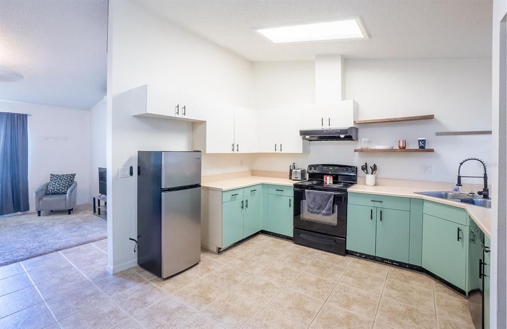 Active With Contract: $244,900 (3 beds, 2 baths, 1116 Square Feet)