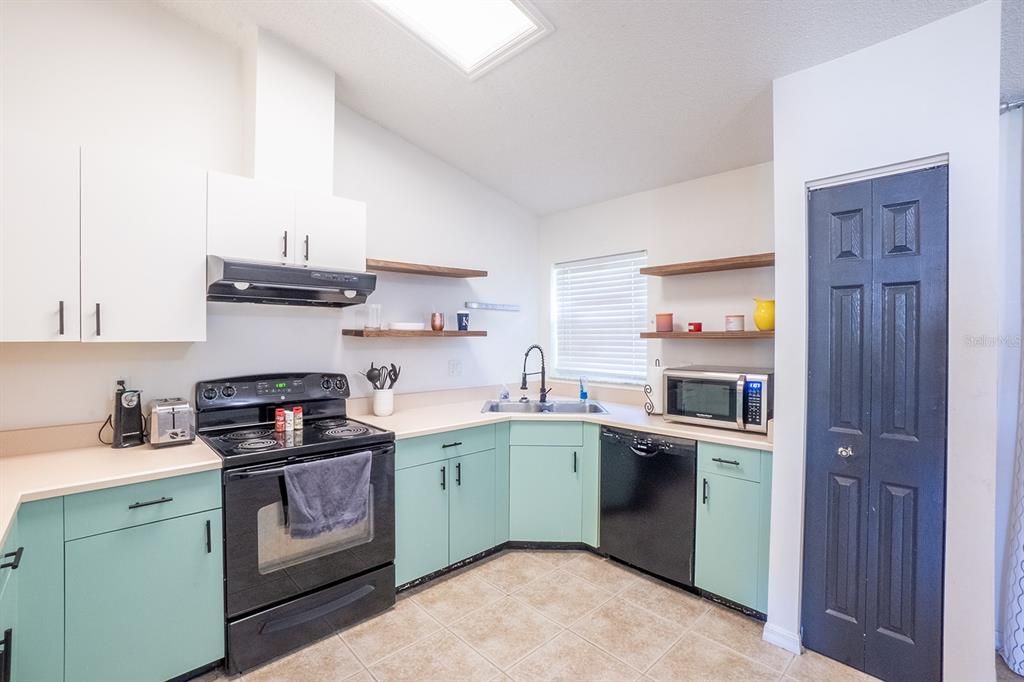 Active With Contract: $244,900 (3 beds, 2 baths, 1116 Square Feet)