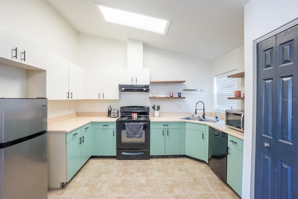 Active With Contract: $244,900 (3 beds, 2 baths, 1116 Square Feet)