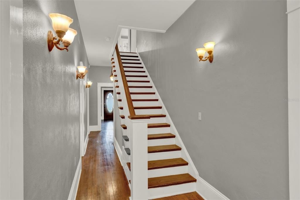 合同活跃: $400,000 (7 贝兹, 3 浴室, 3165 平方英尺)