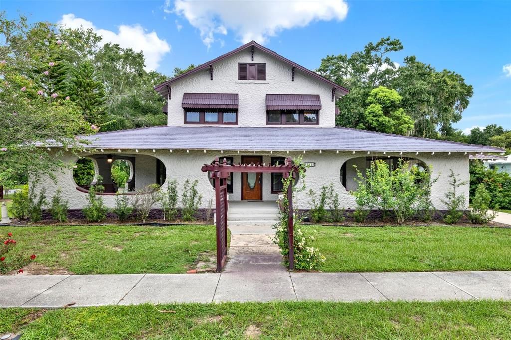 合同活跃: $400,000 (7 贝兹, 3 浴室, 3165 平方英尺)