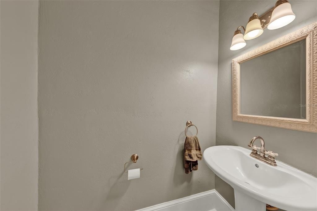 合同活跃: $400,000 (7 贝兹, 3 浴室, 3165 平方英尺)