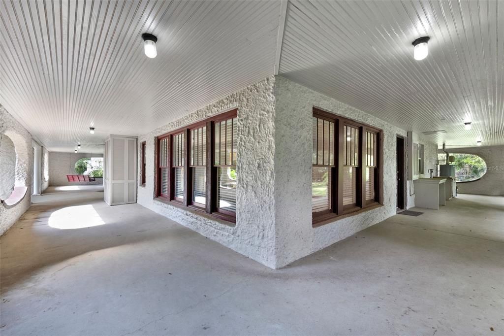 合同活跃: $400,000 (7 贝兹, 3 浴室, 3165 平方英尺)