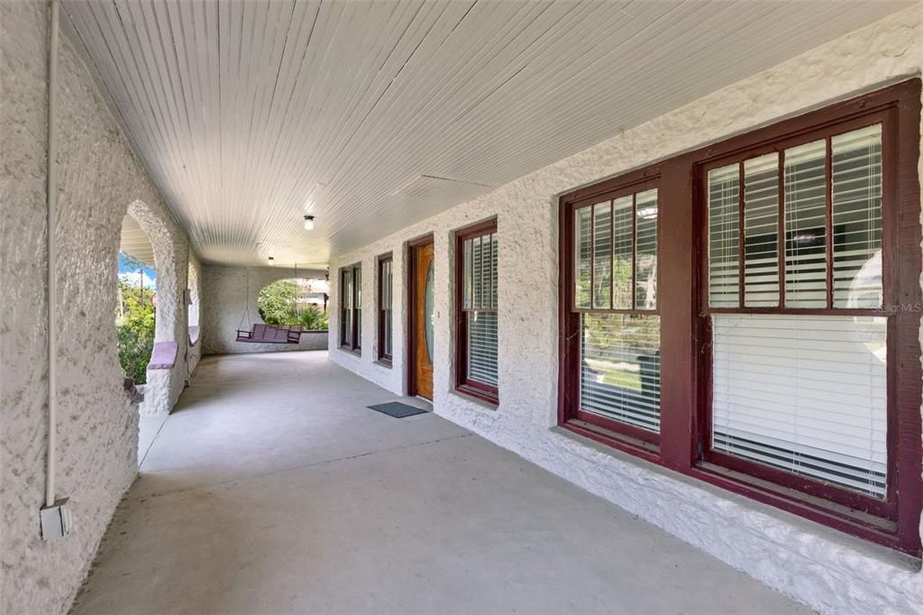 合同活跃: $400,000 (7 贝兹, 3 浴室, 3165 平方英尺)