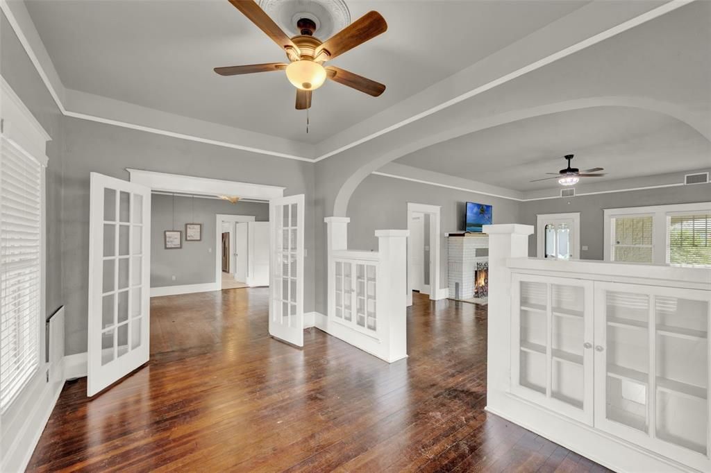 合同活跃: $400,000 (7 贝兹, 3 浴室, 3165 平方英尺)