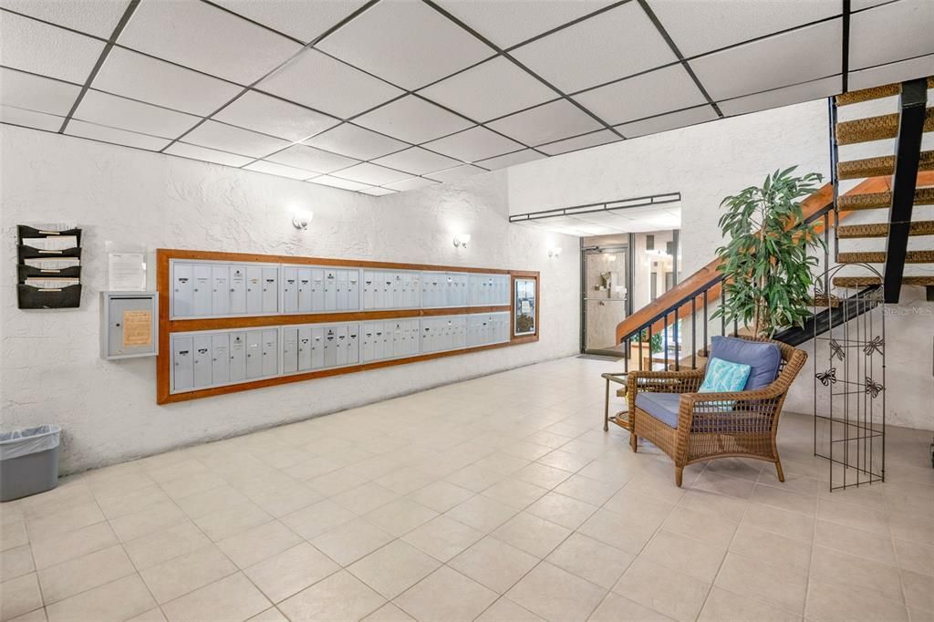 Под контрактом: $360,000 (2 спален, 2 ванн, 1050 Квадратных фут)