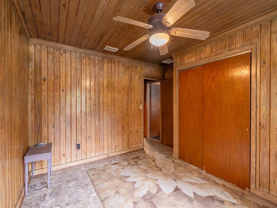 На продажу: $105,000 (2 спален, 1 ванн, 864 Квадратных фут)