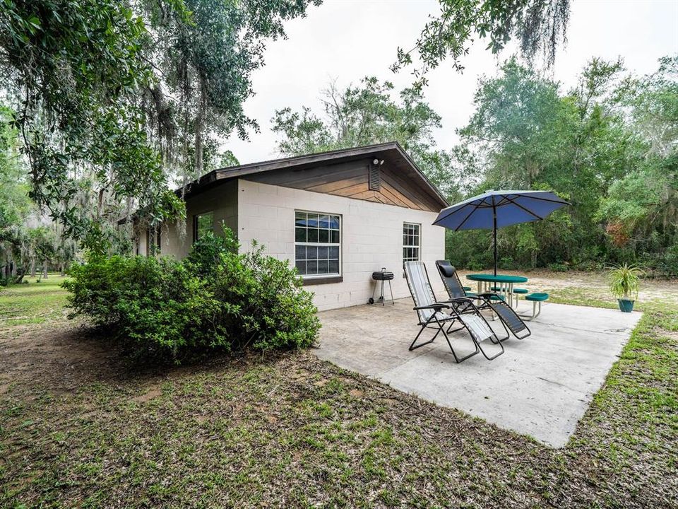 На продажу: $105,000 (2 спален, 1 ванн, 864 Квадратных фут)