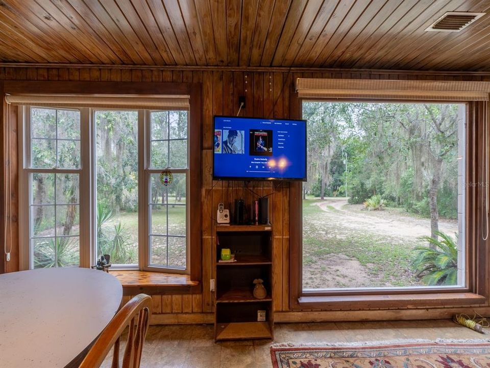 На продажу: $105,000 (2 спален, 1 ванн, 864 Квадратных фут)