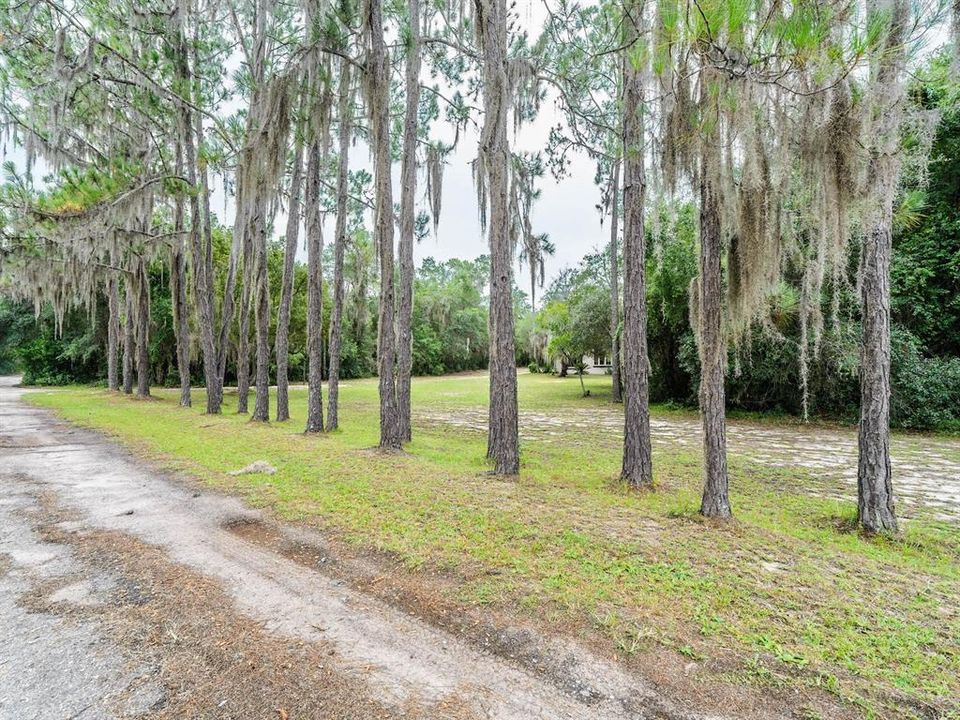 На продажу: $105,000 (2 спален, 1 ванн, 864 Квадратных фут)