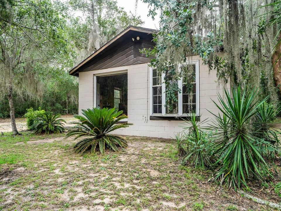 На продажу: $105,000 (2 спален, 1 ванн, 864 Квадратных фут)