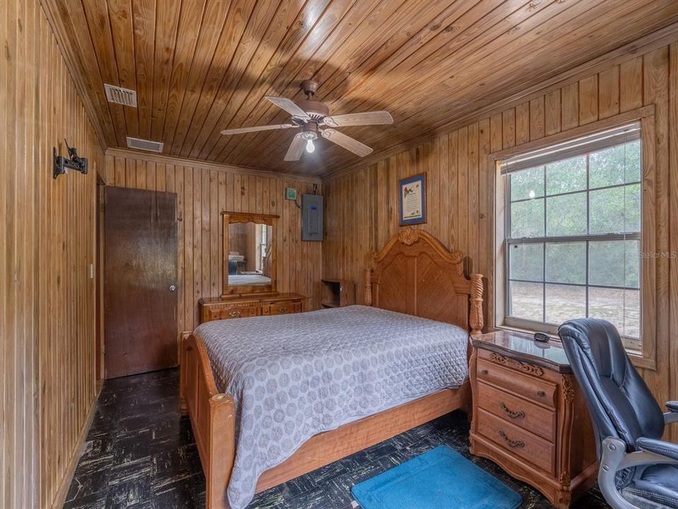 На продажу: $105,000 (2 спален, 1 ванн, 864 Квадратных фут)