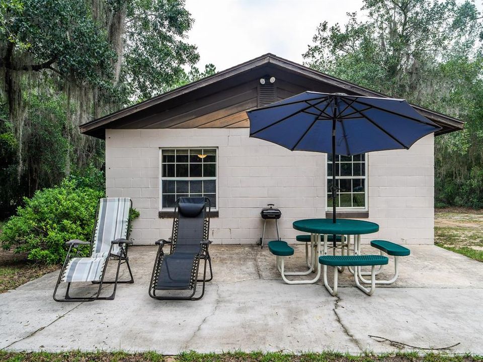 На продажу: $105,000 (2 спален, 1 ванн, 864 Квадратных фут)