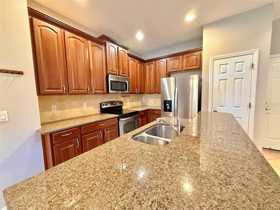 Active With Contract: $355,000 (3 beds, 2 baths, 1609 Square Feet)