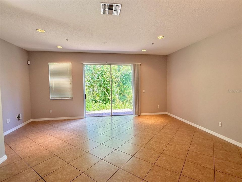 Active With Contract: $355,000 (3 beds, 2 baths, 1609 Square Feet)