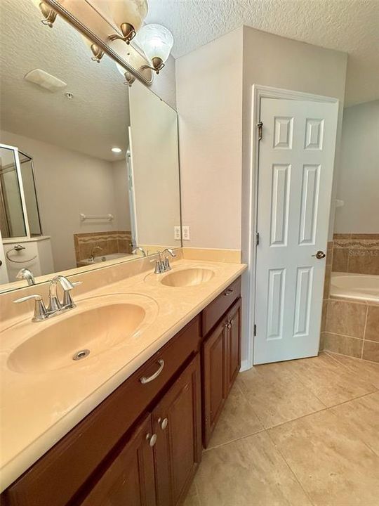 Active With Contract: $355,000 (3 beds, 2 baths, 1609 Square Feet)