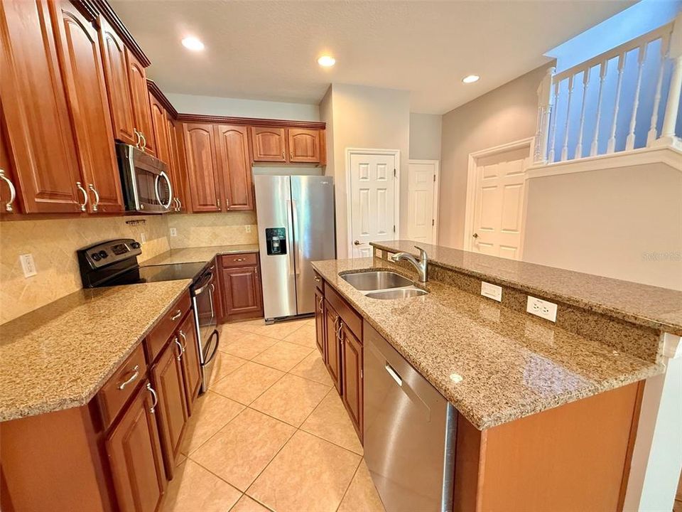 Active With Contract: $355,000 (3 beds, 2 baths, 1609 Square Feet)