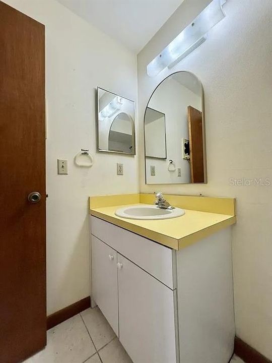 Под контрактом: $170,000 (2 спален, 2 ванн, 1050 Квадратных фут)