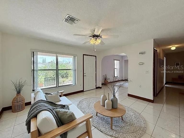 Под контрактом: $170,000 (2 спален, 2 ванн, 1050 Квадратных фут)