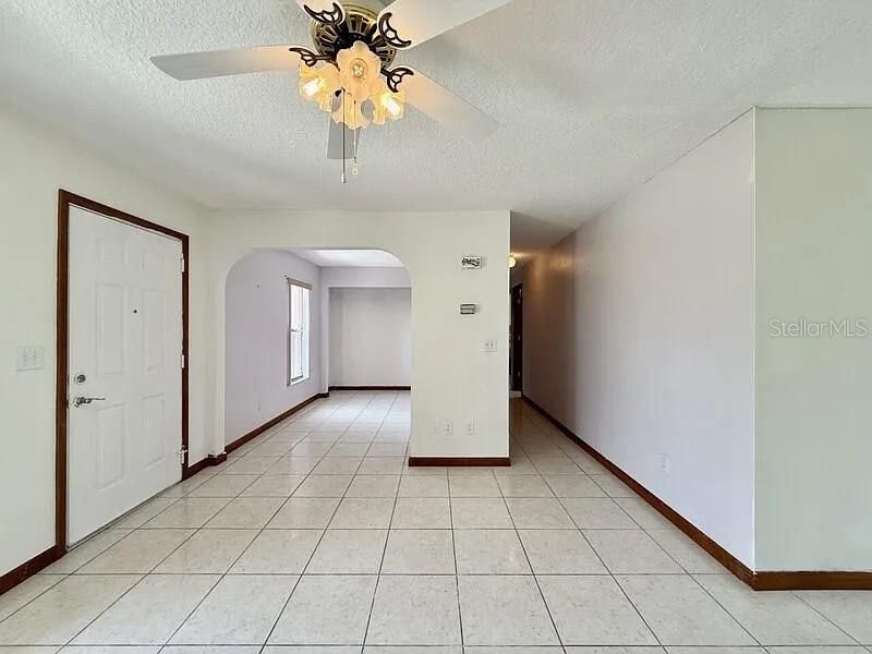 Под контрактом: $170,000 (2 спален, 2 ванн, 1050 Квадратных фут)