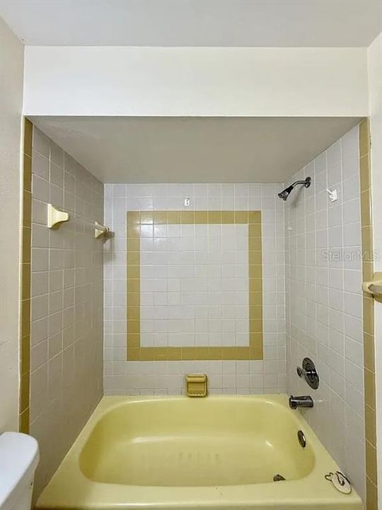 Под контрактом: $170,000 (2 спален, 2 ванн, 1050 Квадратных фут)