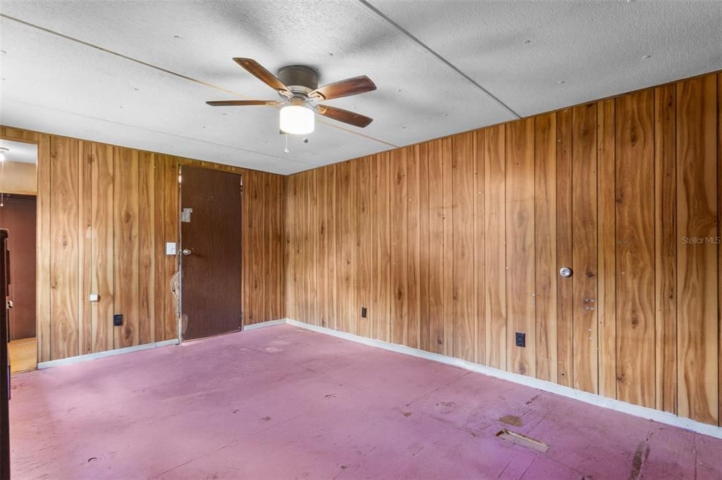 合同活跃: $129,000 (3 贝兹, 2 浴室, 1600 平方英尺)