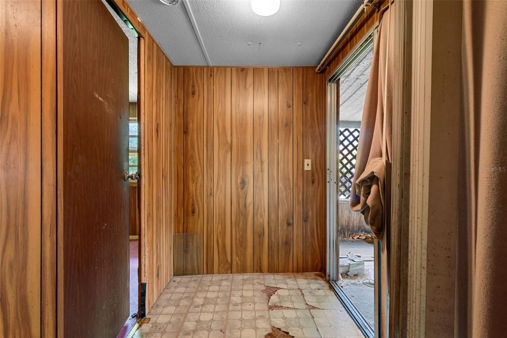 合同活跃: $129,000 (3 贝兹, 2 浴室, 1600 平方英尺)