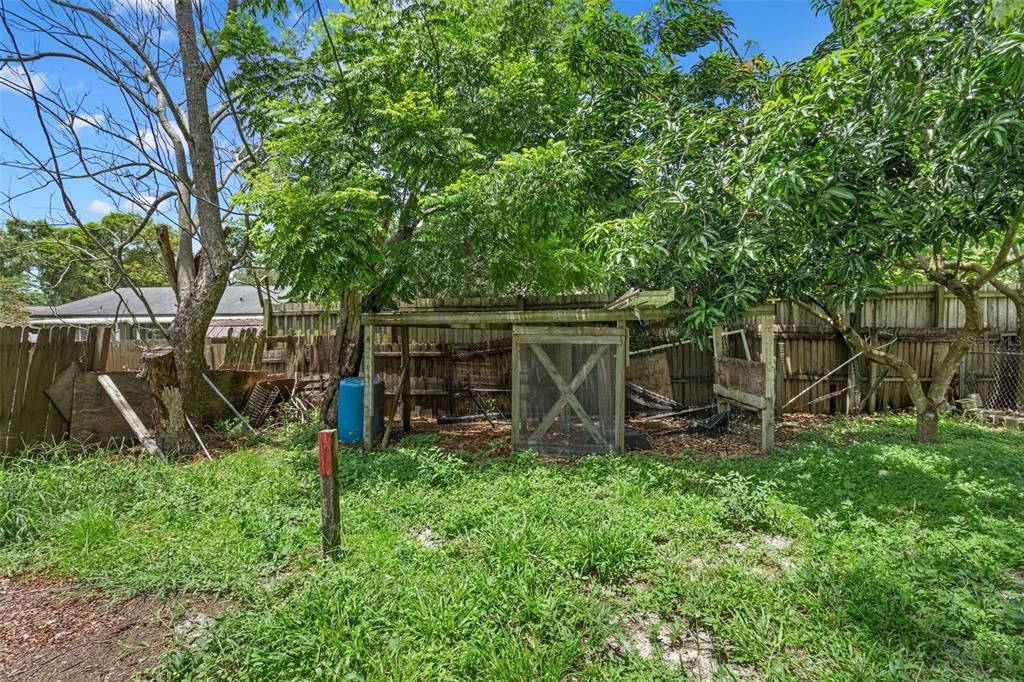 合同活跃: $129,000 (3 贝兹, 2 浴室, 1600 平方英尺)