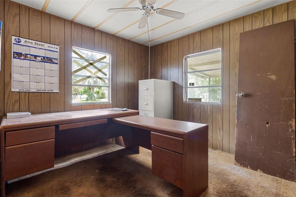 合同活跃: $129,000 (3 贝兹, 2 浴室, 1600 平方英尺)