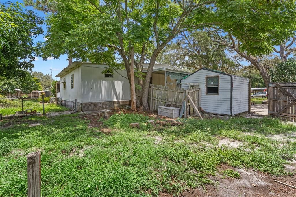 合同活跃: $129,000 (3 贝兹, 2 浴室, 1600 平方英尺)