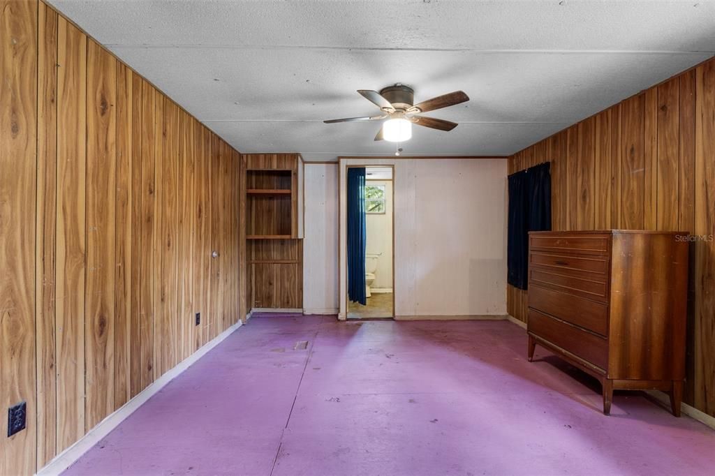 合同活跃: $129,000 (3 贝兹, 2 浴室, 1600 平方英尺)