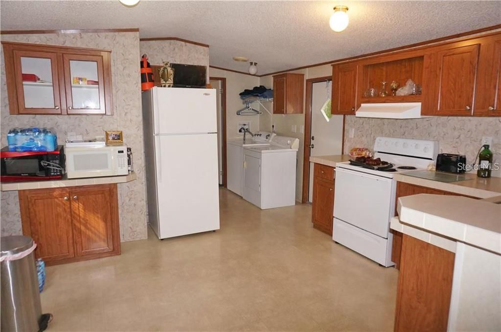 For Sale: $324,500 (2 beds, 0 baths, 1352 Square Feet)