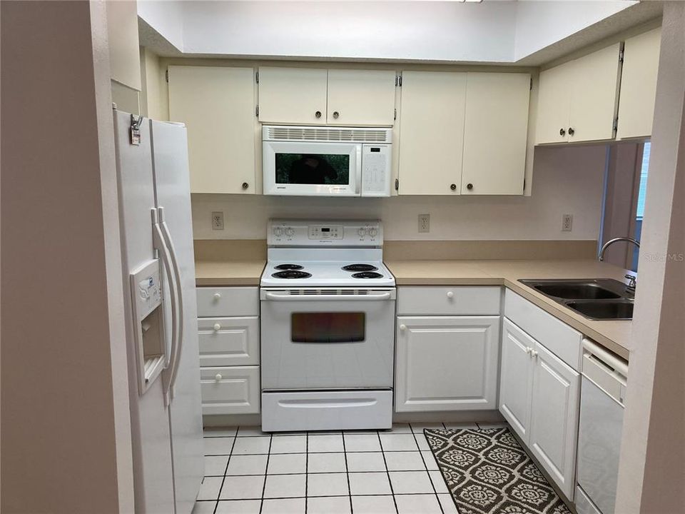 For Rent: $1,250 (2 beds, 2 baths, 896 Square Feet)
