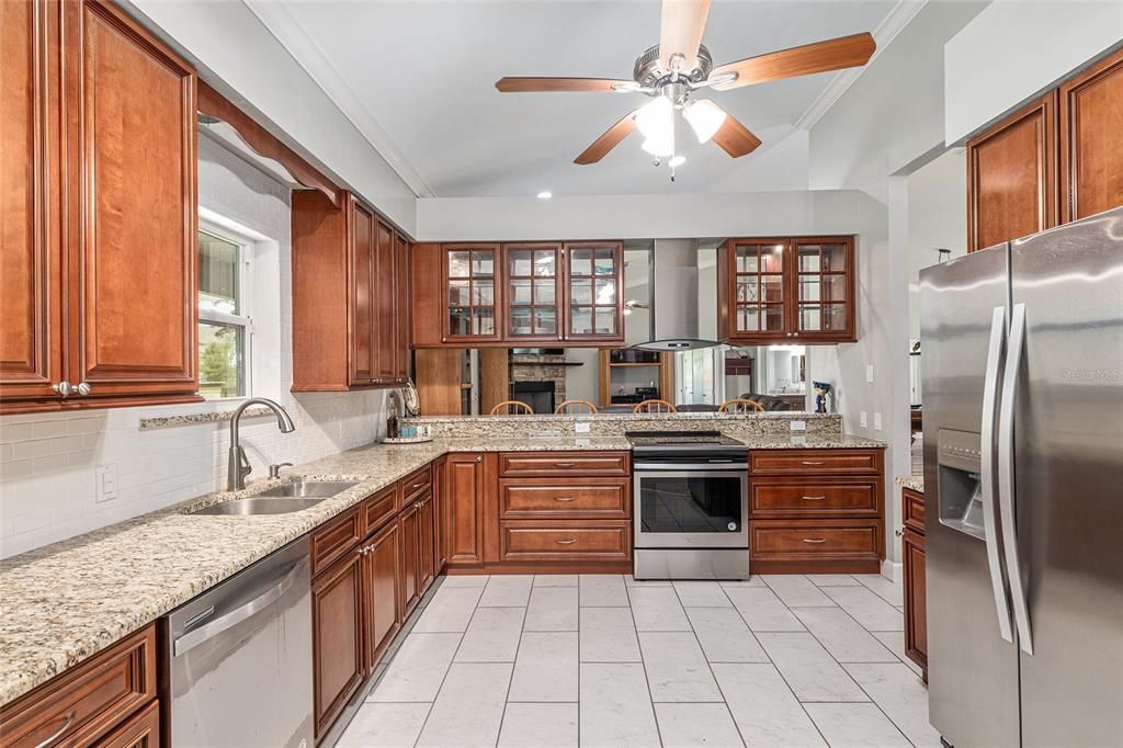 合同活跃: $520,000 (3 贝兹, 2 浴室, 2274 平方英尺)