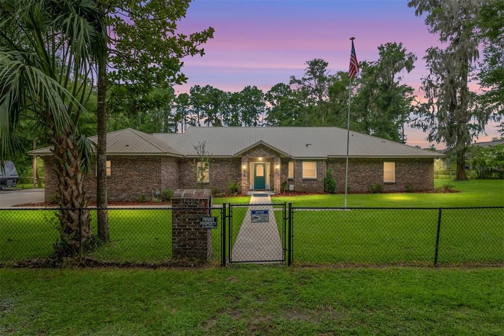 合同活跃: $520,000 (3 贝兹, 2 浴室, 2274 平方英尺)