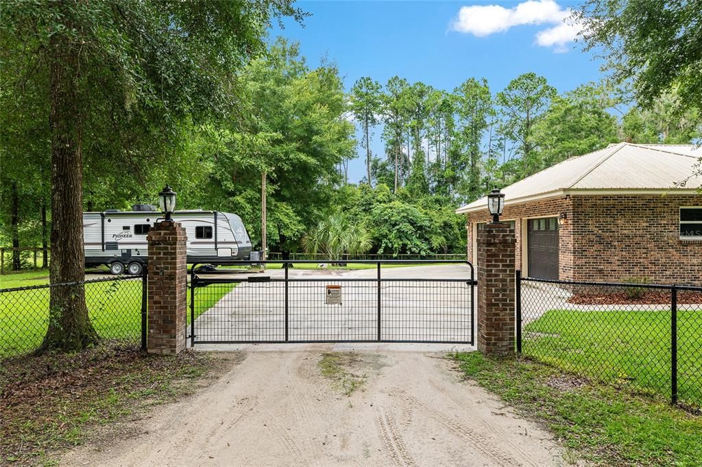 合同活跃: $520,000 (3 贝兹, 2 浴室, 2274 平方英尺)