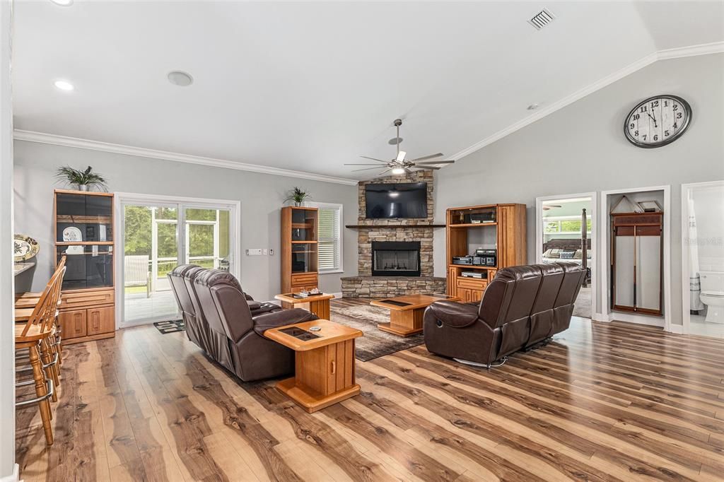 合同活跃: $520,000 (3 贝兹, 2 浴室, 2274 平方英尺)