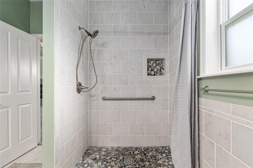 合同活跃: $520,000 (3 贝兹, 2 浴室, 2274 平方英尺)