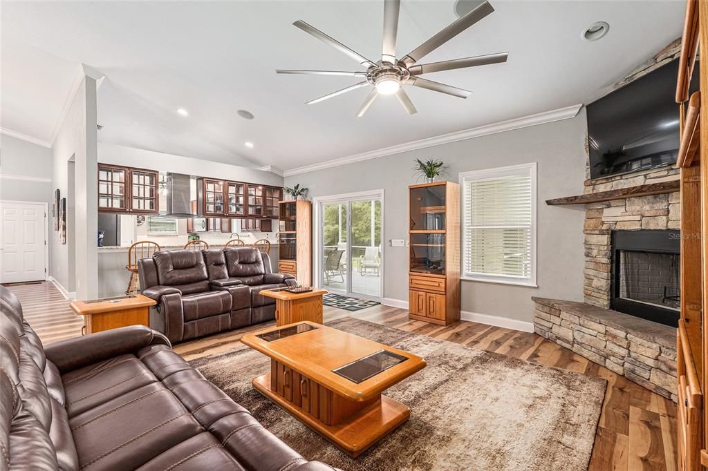 合同活跃: $520,000 (3 贝兹, 2 浴室, 2274 平方英尺)