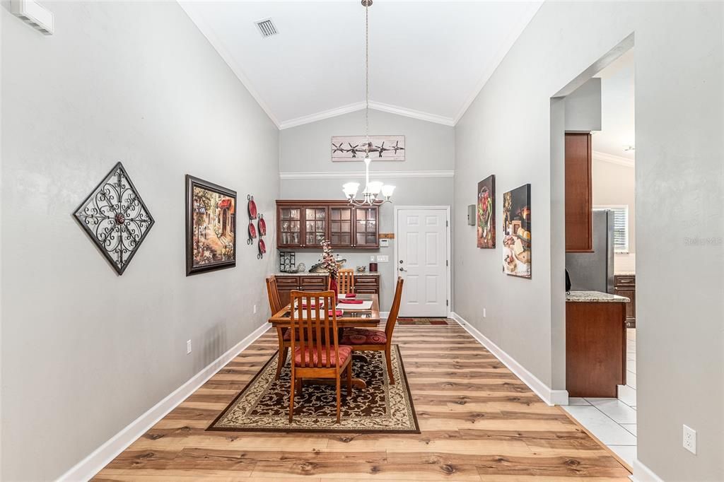 合同活跃: $520,000 (3 贝兹, 2 浴室, 2274 平方英尺)