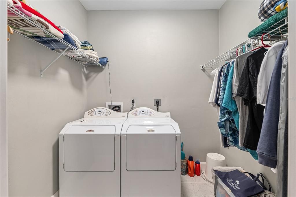 合同活跃: $520,000 (3 贝兹, 2 浴室, 2274 平方英尺)