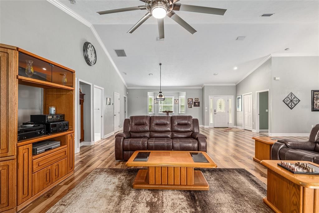 合同活跃: $520,000 (3 贝兹, 2 浴室, 2274 平方英尺)