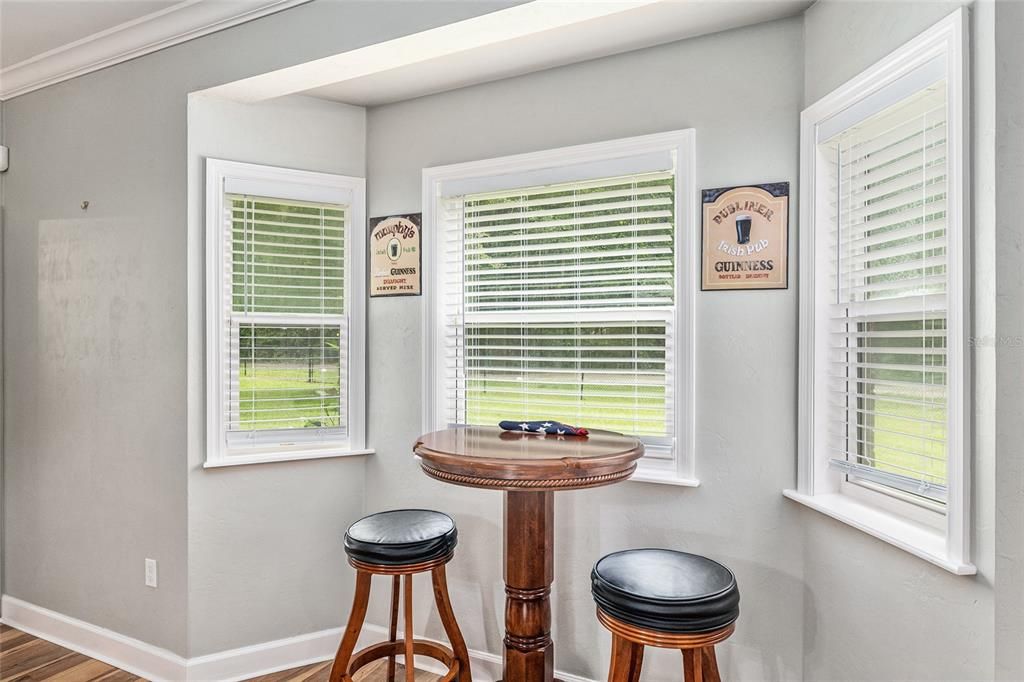 合同活跃: $520,000 (3 贝兹, 2 浴室, 2274 平方英尺)