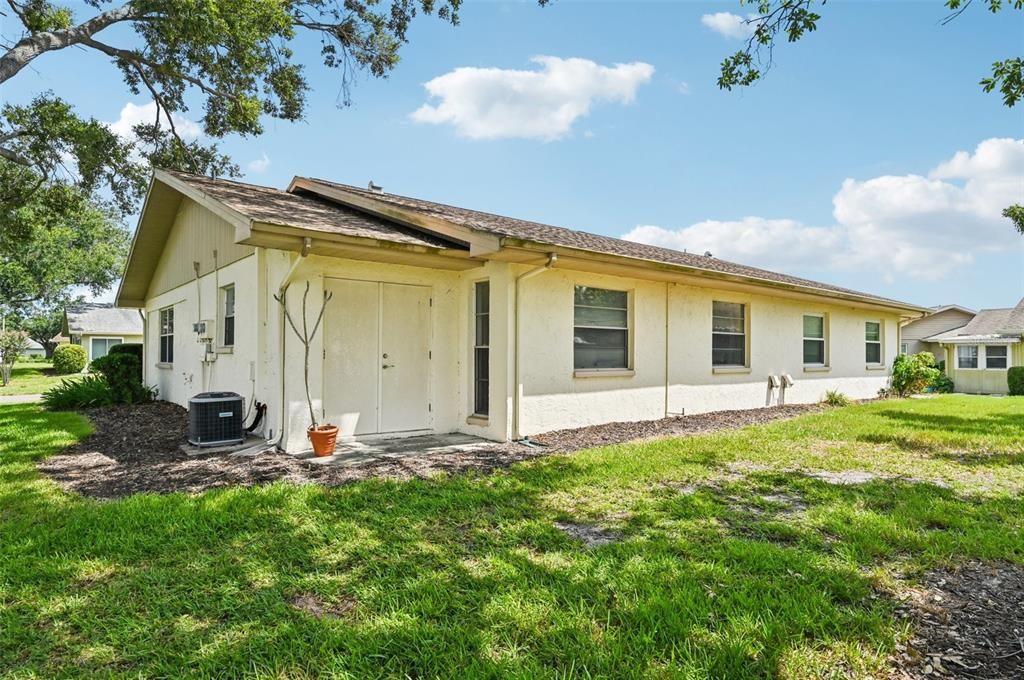 待售: $104,000 (2 贝兹, 2 浴室, 984 平方英尺)