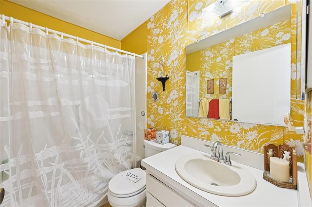 待售: $104,000 (2 贝兹, 2 浴室, 984 平方英尺)