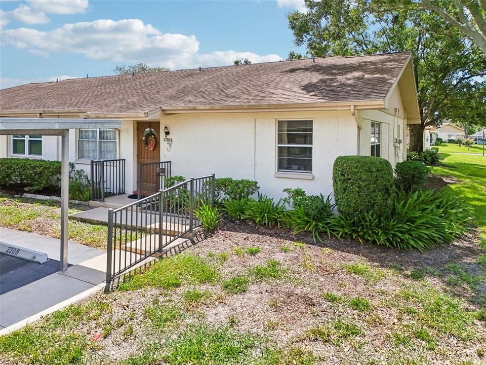 待售: $104,000 (2 贝兹, 2 浴室, 984 平方英尺)