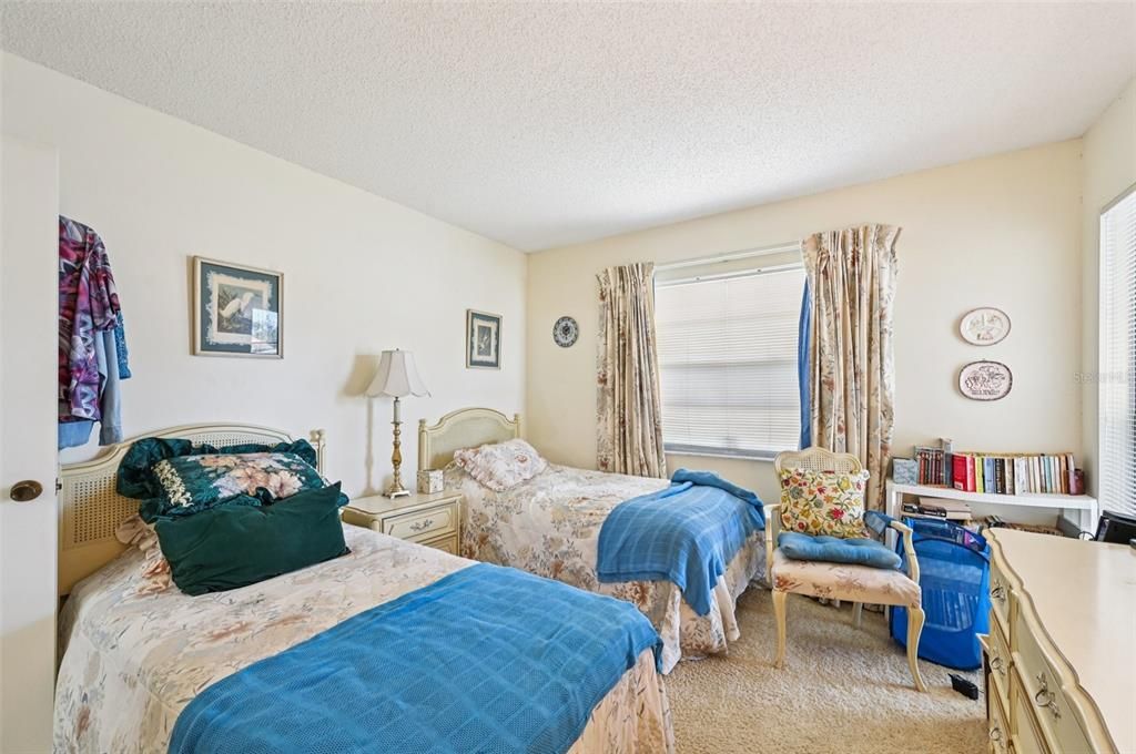 待售: $104,000 (2 贝兹, 2 浴室, 984 平方英尺)